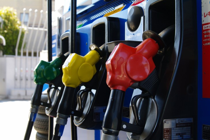 Precio de la gasolina regular en EU y México se estabilizan